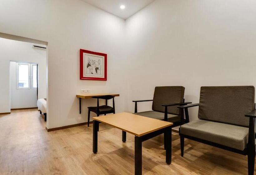 בית מלון כפרי Super Townhouse Gandhi Hall