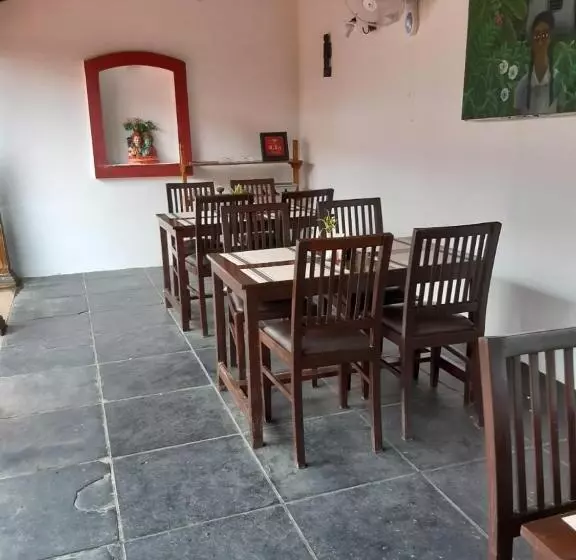 تختخواب و صبحانه Anantha Heritage