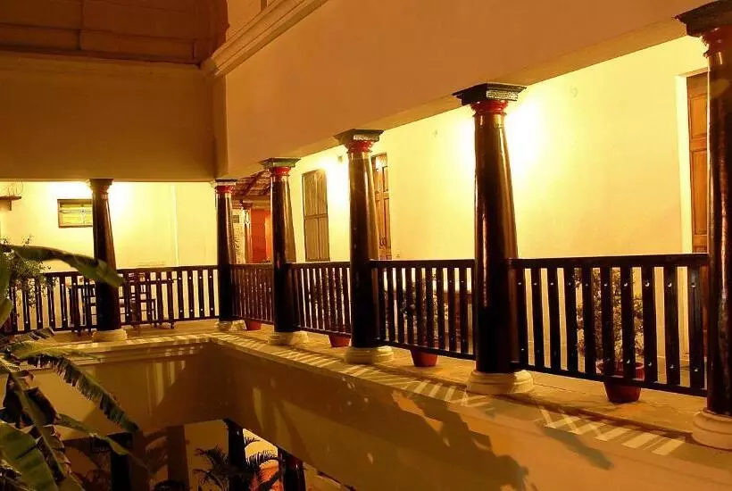 تختخواب و صبحانه Anantha Heritage