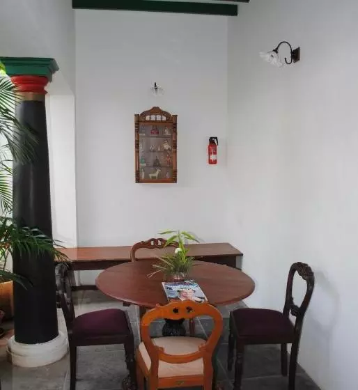تختخواب و صبحانه Anantha Heritage