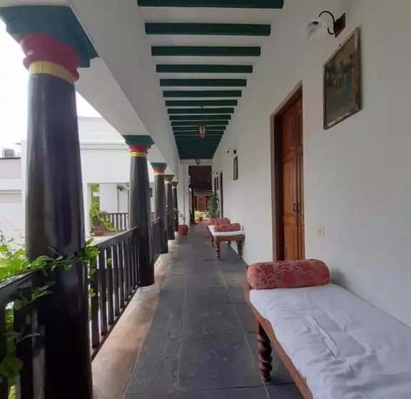 تختخواب و صبحانه Anantha Heritage