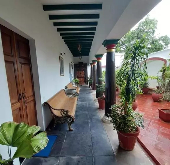 تختخواب و صبحانه Anantha Heritage