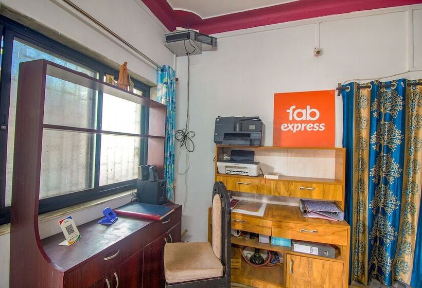 ホテル Fabexpress Saimax