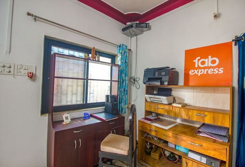 ホテル Fabexpress Saimax