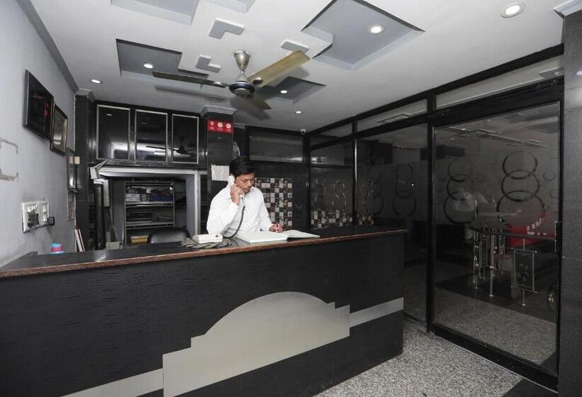 호텔 Oyo 40851  Athithi