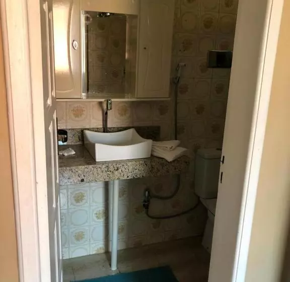 ペンション O Mar Hospedagem   Suítes Privadas