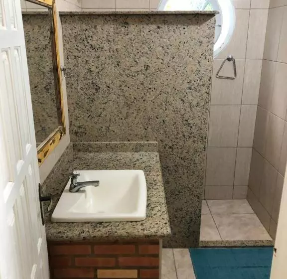 ペンション O Mar Hospedagem   Suítes Privadas