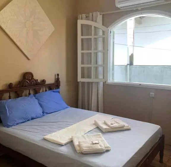 ペンション O Mar Hospedagem   Suítes Privadas