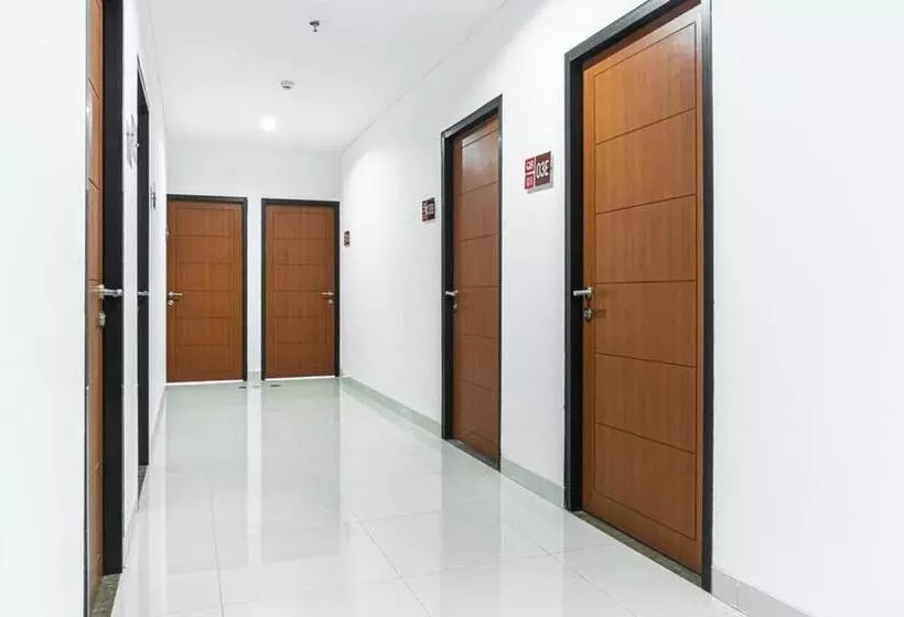 ペンション Reddoorz Plus @ Ecohome Citra Raya Tangerang