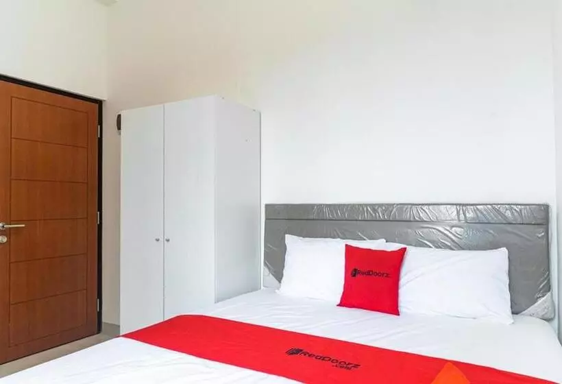 ペンション Reddoorz Plus @ Ecohome Citra Raya Tangerang