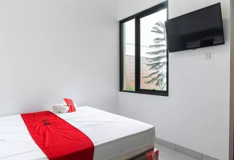 ペンション Reddoorz Plus @ Ecohome Citra Raya Tangerang