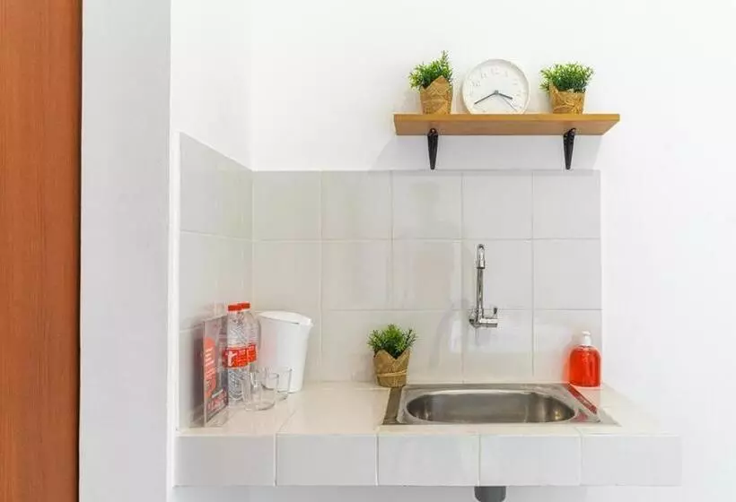 ペンション Reddoorz Plus @ Ecohome Citra Raya Tangerang