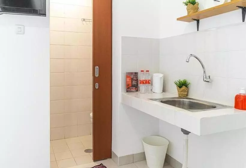 ペンション Reddoorz Plus @ Ecohome Citra Raya Tangerang