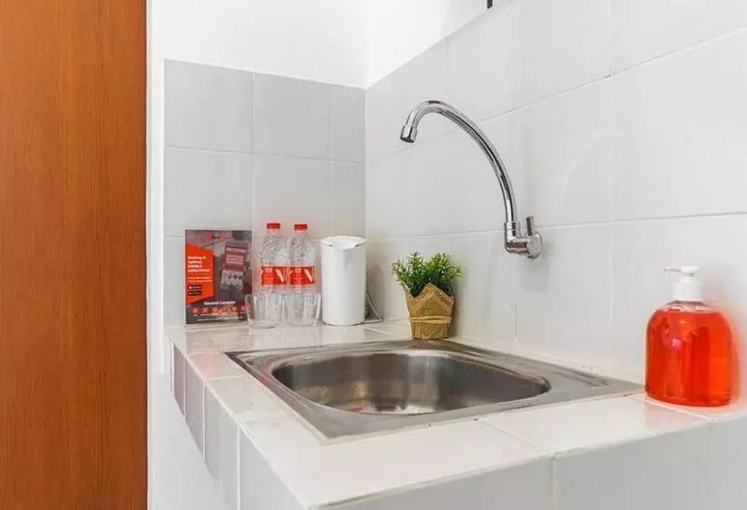 ペンション Reddoorz Plus @ Ecohome Citra Raya Tangerang