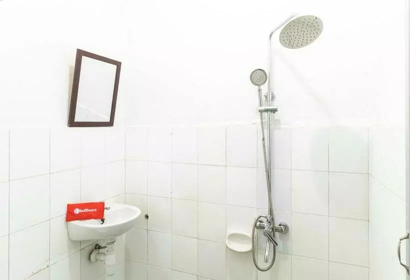 ペンション Reddoorz Plus Near Universitas Methodist Medan