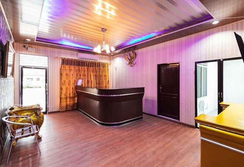 Panzió Reddoorz Plus Near Universitas Methodist Medan