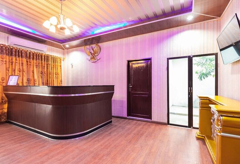 Panzió Reddoorz Plus Near Universitas Methodist Medan