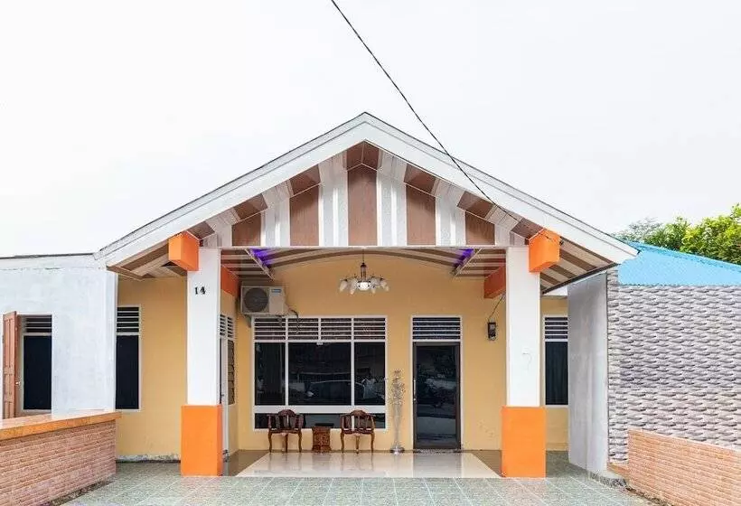 ペンション Reddoorz Plus Near Universitas Methodist Medan