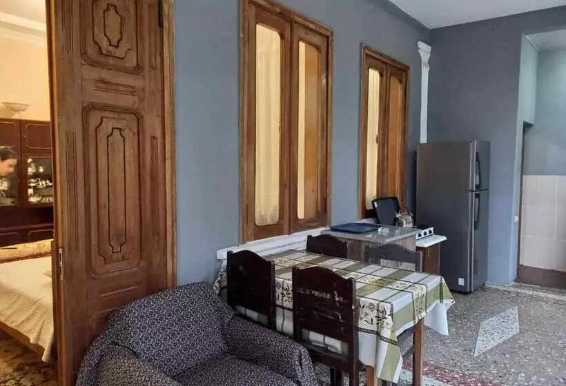 هاستل Guest House Guro Kobuleti