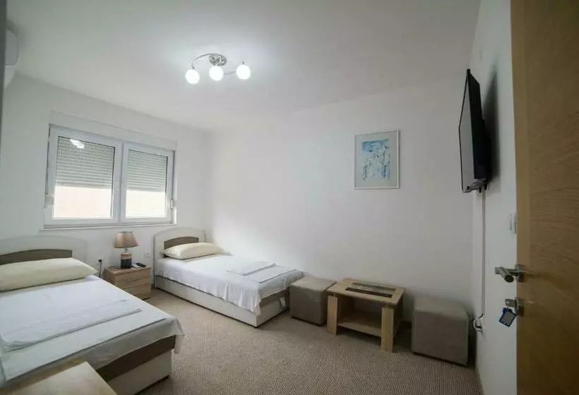 تختخواب و صبحانه Motel Aura