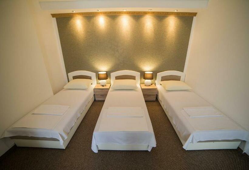 تختخواب و صبحانه Motel Aura