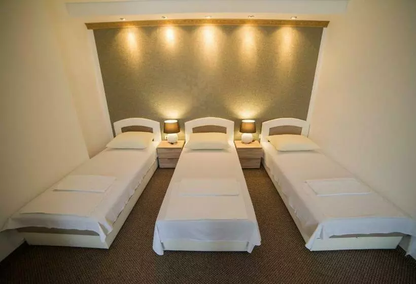 تختخواب و صبحانه Motel Aura