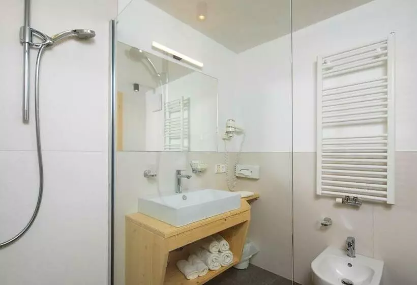 Hotelli Declara B&b And Apartaments