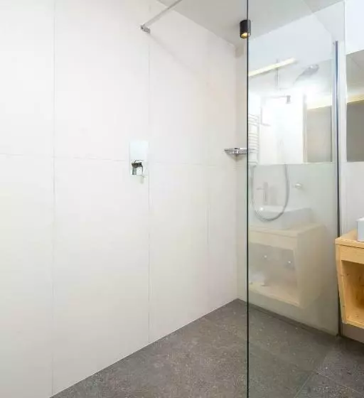Hotelli Declara B&b And Apartaments