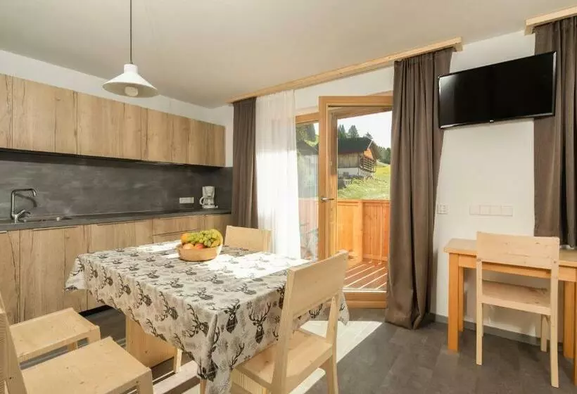 Hotelli Declara B&b And Apartaments