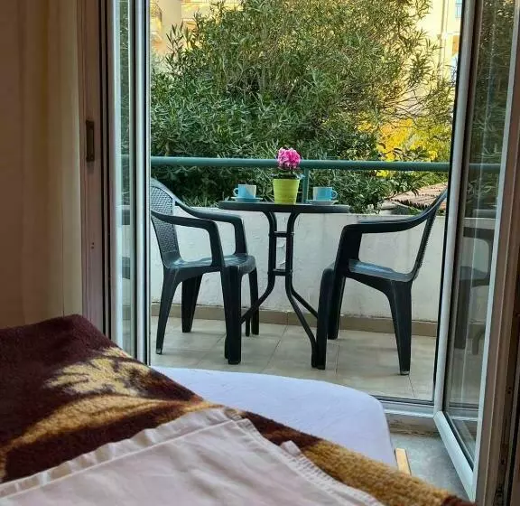 پانسیون Apartments And Room Mv