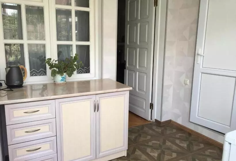 پانسیون Guest House Green Rose