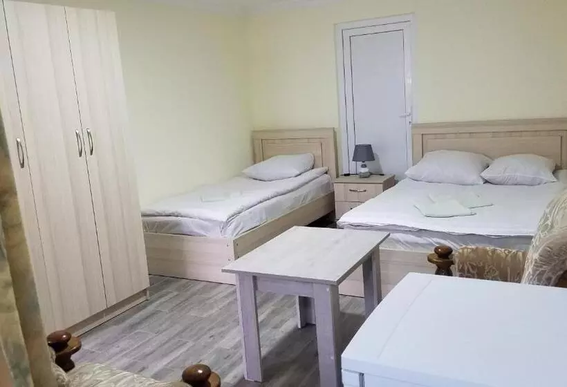 پانسیون Guest House Green Rose