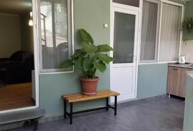 پانسیون Guest House Green Rose