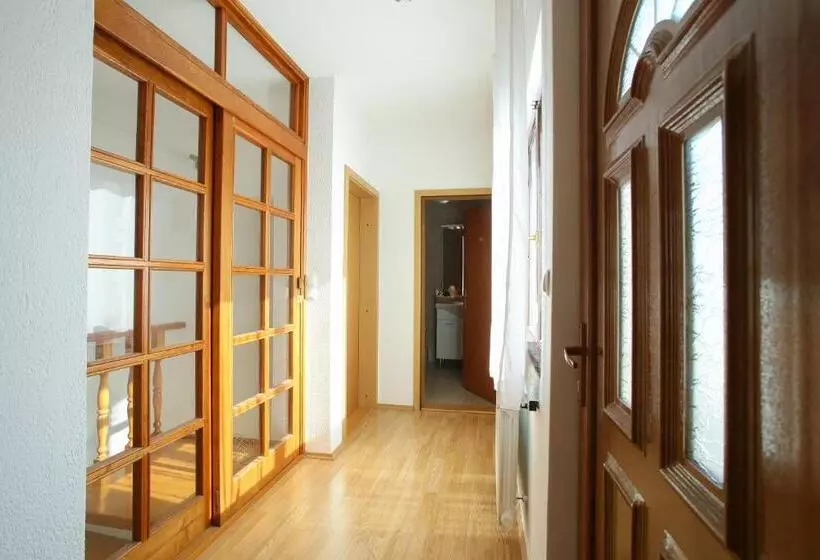 پانسیون Guest House Stari