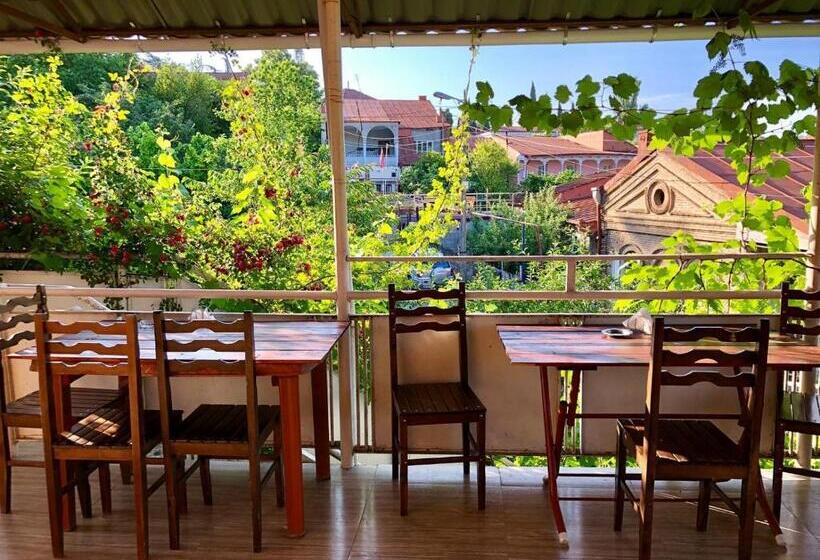 پانسیون Nato & Lado