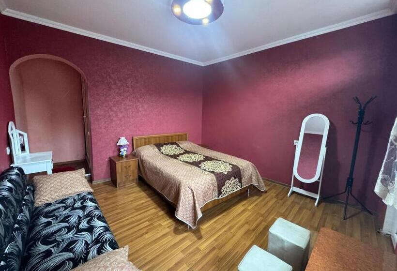 پانسیون Nato & Lado