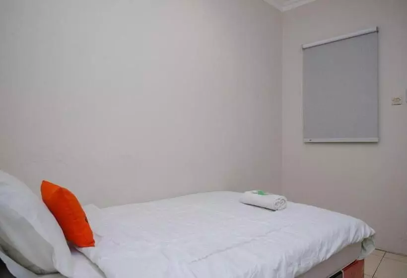 ホテル Koolkost Syariah At Ir Soekarno Solo Baru