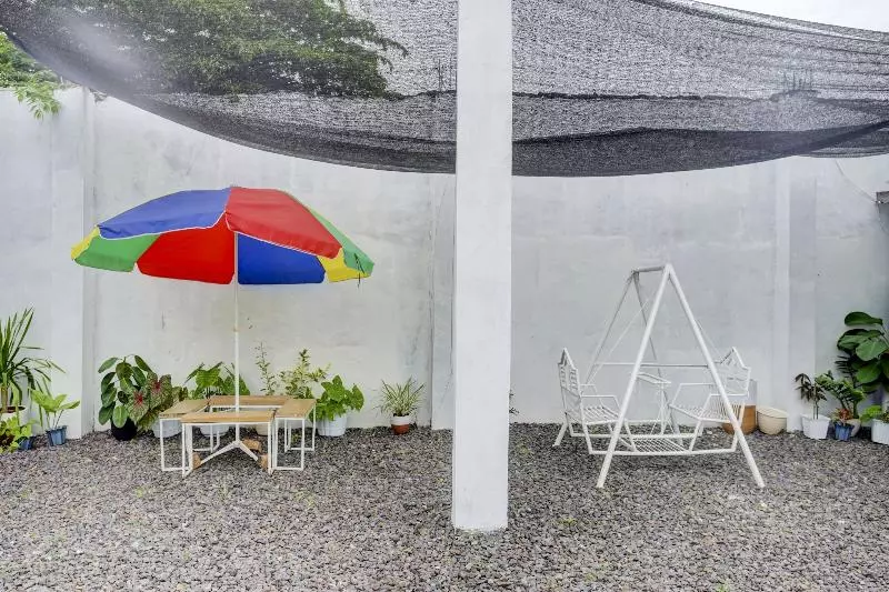 ホテル Oemah Ratu Hostel Syariah Redpartner