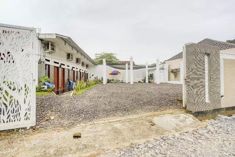 ホテル Oemah Ratu Hostel Syariah Redpartner