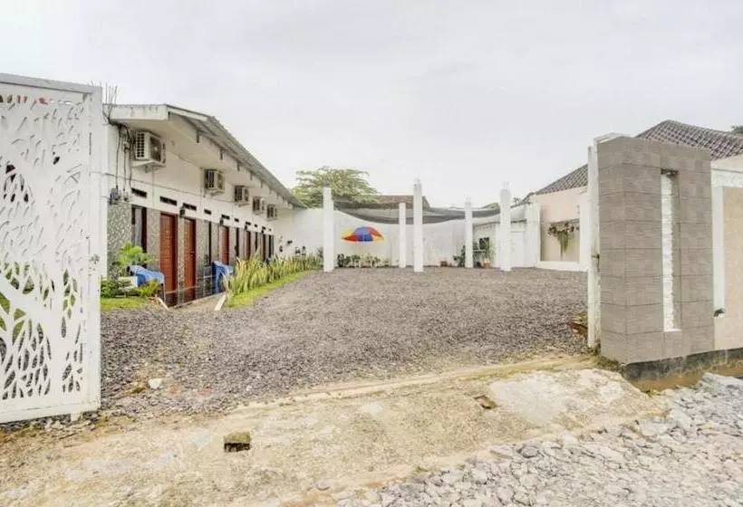 ホテル Oemah Ratu Hostel Syariah Redpartner