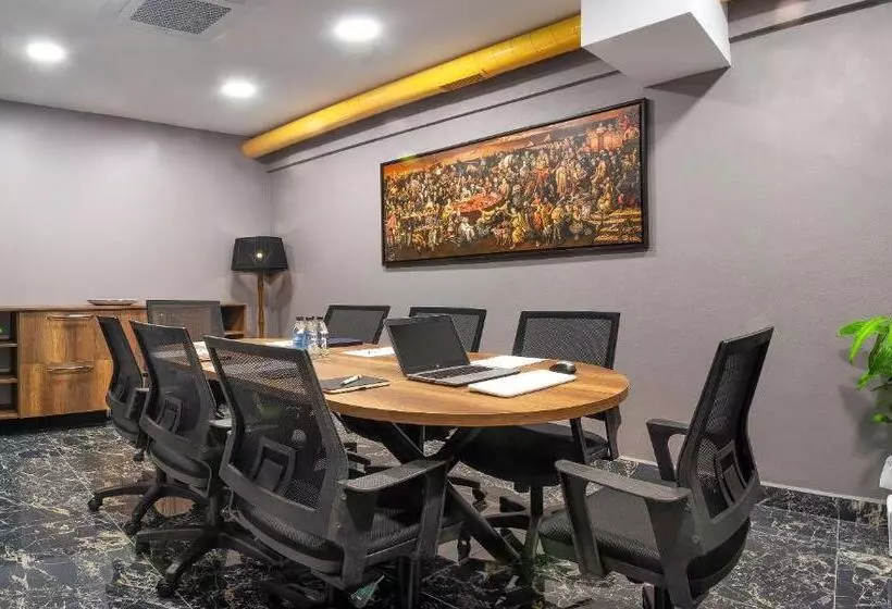 Hotel Bossuite Business