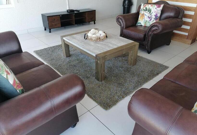 فندق Margate Beach Lodge