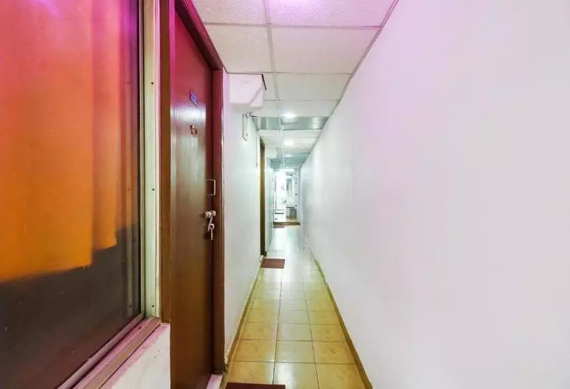 ホテル Spot On 76893 Sri Maruti Pilgrims House Srirangam
