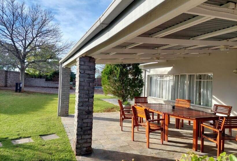 פנסיון Aloes Guest House 62 On Meintjies