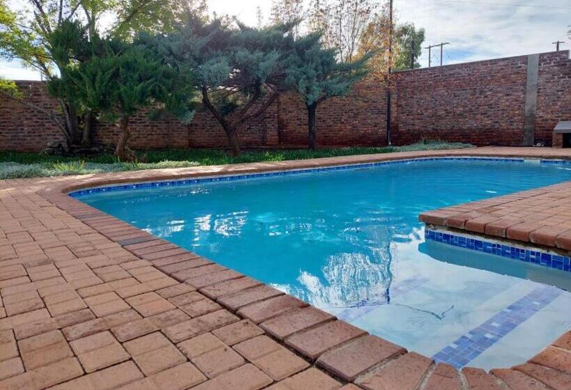 פנסיון Aloes Guest House 62 On Meintjies