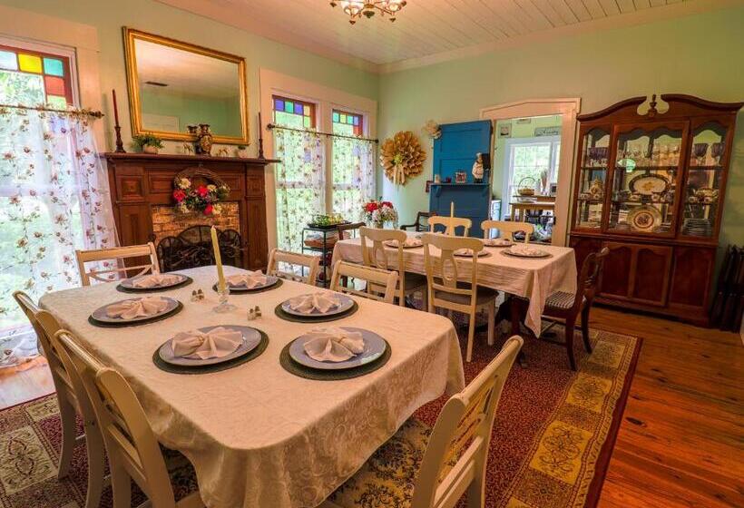 ベッドアンドブレックファースト The Steamboat Inn