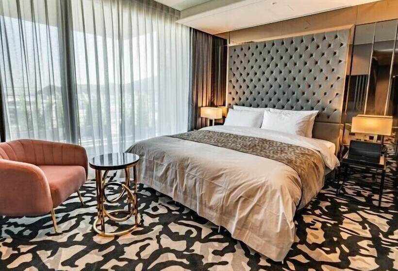 Best Louis Hamilton Hotel West Busan