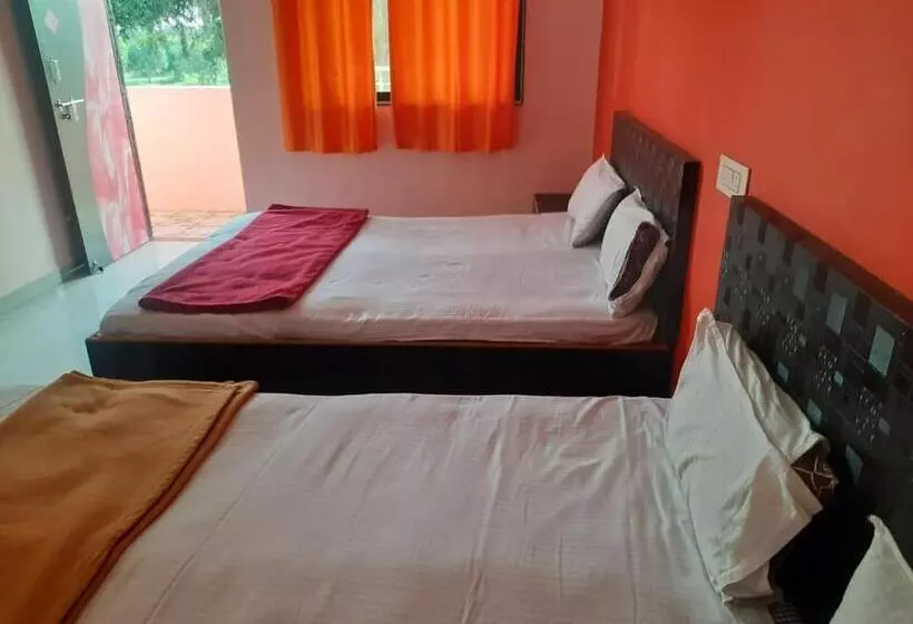 Hotelli Nisarg Lodging And Restaurant