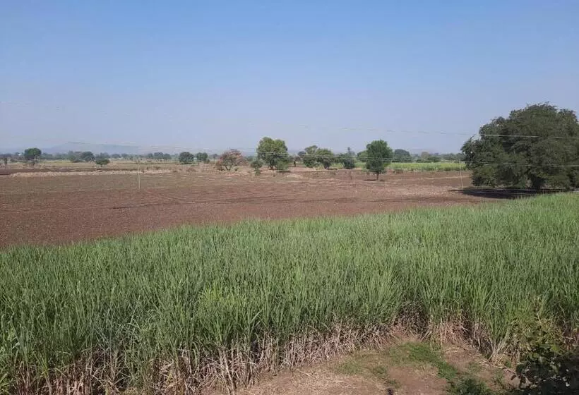 Hotelli Nisarg Lodging And Restaurant