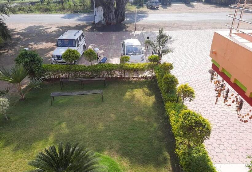 Hotel Nisarg Lodging And Restaurant